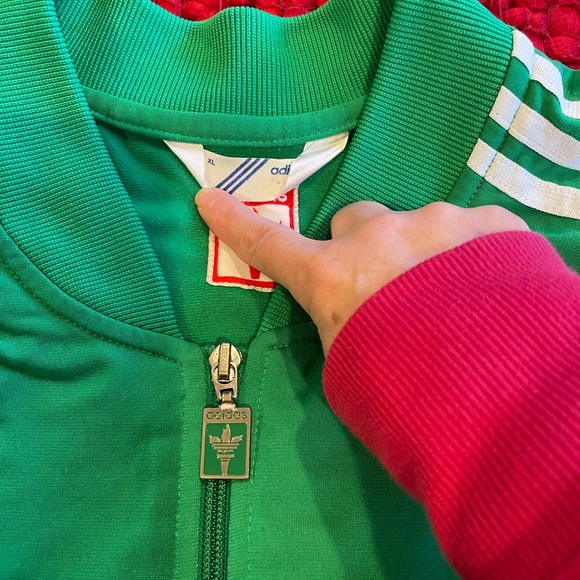 Collectible Mexico Adidas Jacket, Juniors but fits like a medium woman’s 🇲🇽 - Picture 4 of 7